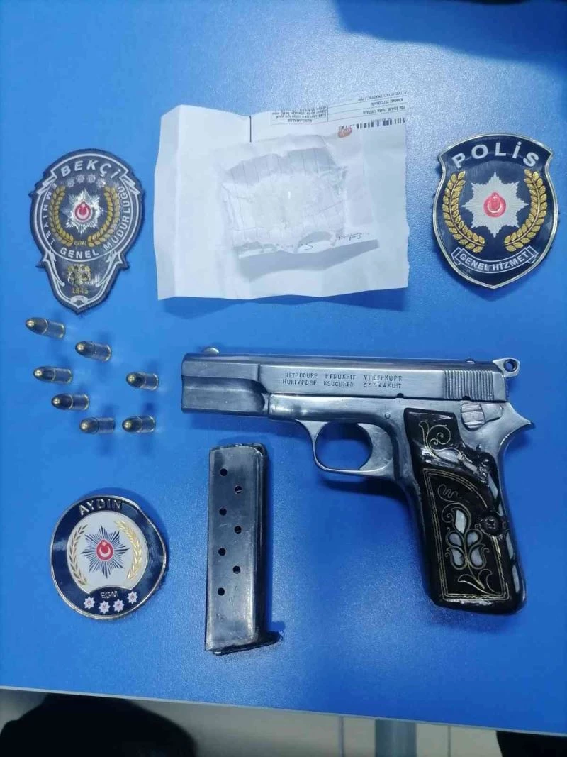 Aranan şahsa ait otomobil bekçilere takıldı
