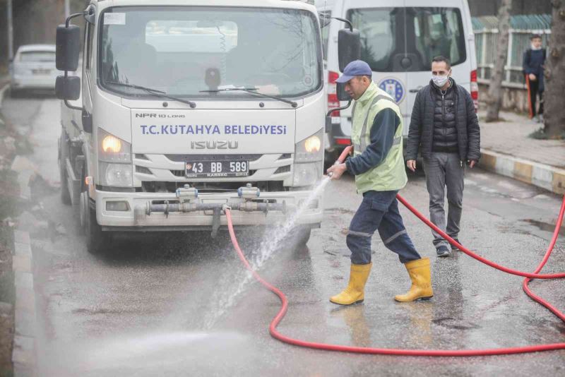Kütahya’da cadde ve sokaklar yıkanıyor
