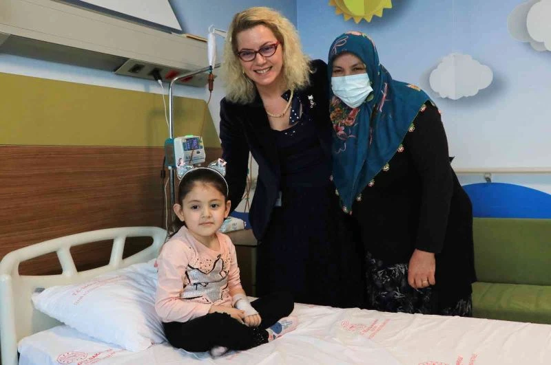 Ambulans uçağın getirdiği Asya’ya çölyak hastalığı tanısı kondu
