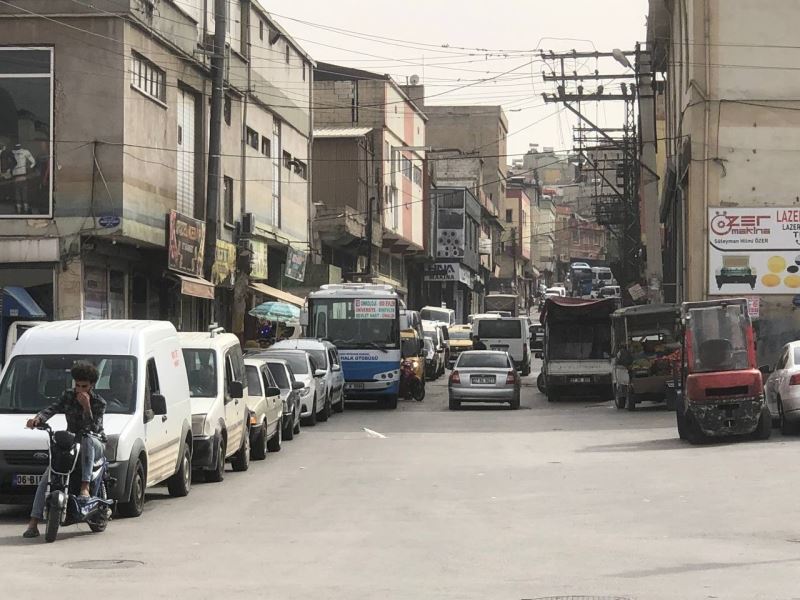 Hırsızların karşılaştığı anın güvenlik kamerasına yansıdığı mahalle hırsızlardan bıktı
