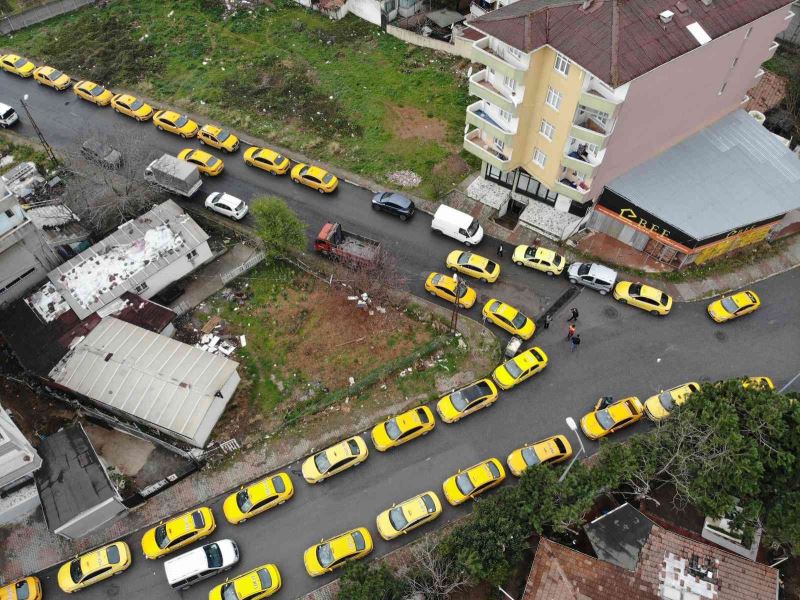 Ataşehir’de taksimetre güncellemesinde uzun kuyruklar oluştu
