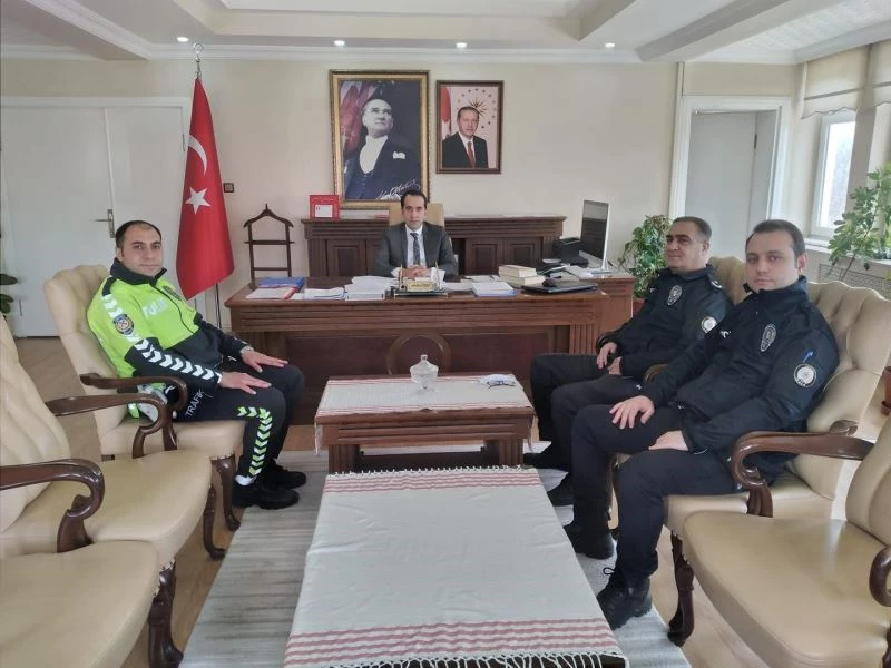 Kaymakam Uyar polis teşkilatını kutladı
