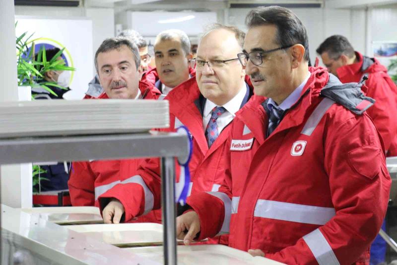 Bakan Dönmez, Filyos Limanı’nda çalışanlar ile iftar yaptı
