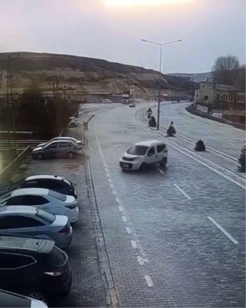 Kontrolü kaybedip park halindeki araçlara çarptı
