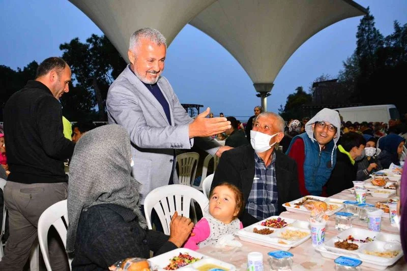 Manavgat Belediyesi’nden AKM, Sarılar ve Taşağıl’da iftar
