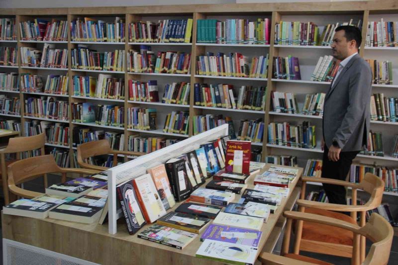 Aydın İl Kültür Müdürü Tuncer, yaklaşık 520 bin liraya donatılan Sultanhisar Kütüphanesi’ni tanıttı
