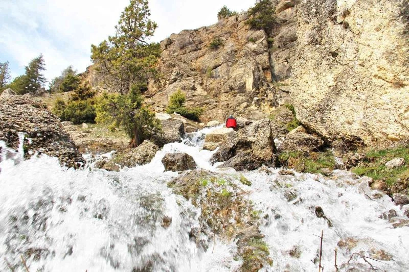 Kahramanmaraş’ta karların erimesi ile şelaleler coştu
