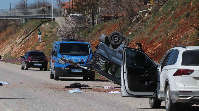 Devrilen araç yurt müdürü ve aşçısına mezar oldu
