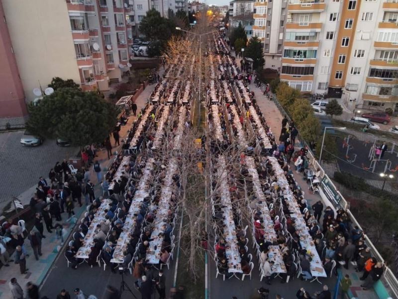 O şehirde bir cadde kapandı: 5 bin kişi aynı sofrada buluştu
