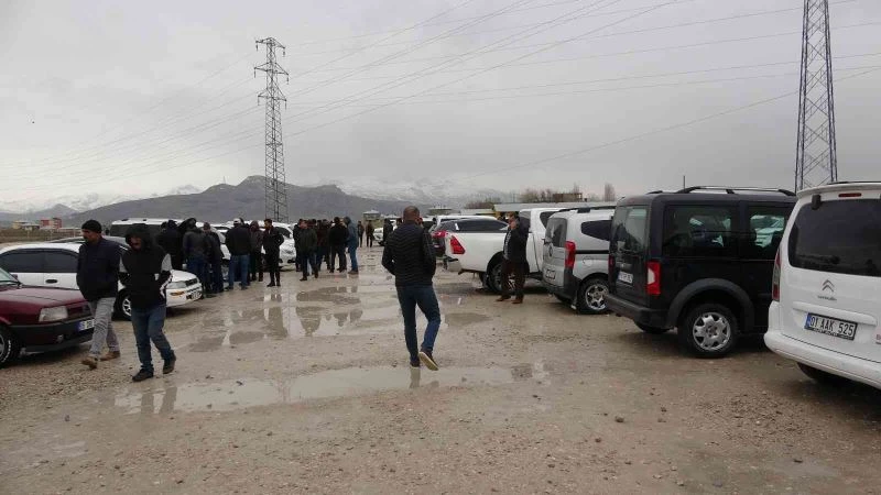 Van’da ikinci el oto pazarında yakıt cimrisi araçlara rağbet
