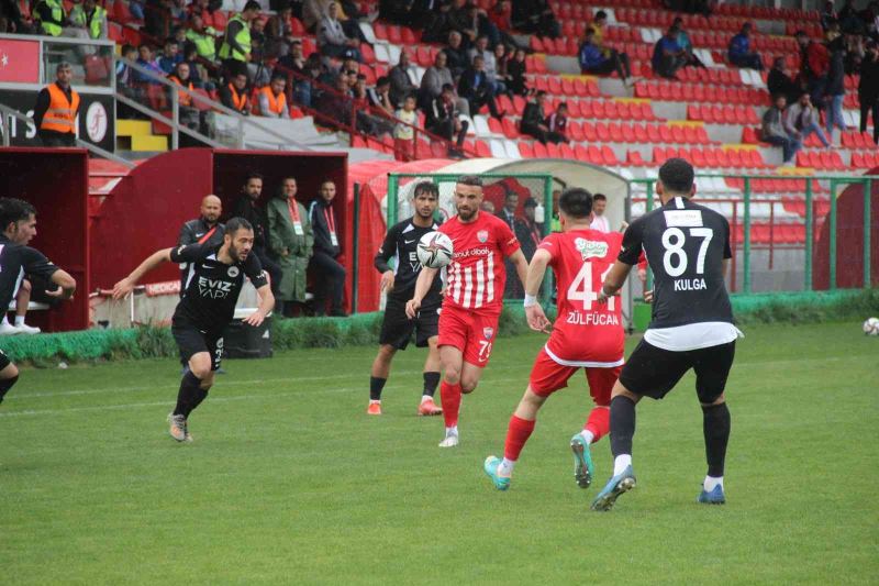 TFF 3. Lig: HD Elazığ Karakoçan FK: 3 - Kuşadasıspor: 2
