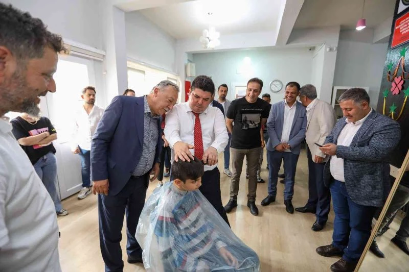 Başkan Kılıç’tan çocuklara bayram tıraşı
