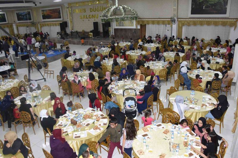 Gurbetçi iş adamından anlamlı davranış: 600 kişi iftar yemeğinde buluştu
