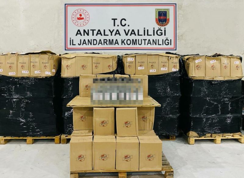 Depoya kaçak içki operasyonu: 4 bin 464 litre kaçak votka ele geçirildi
