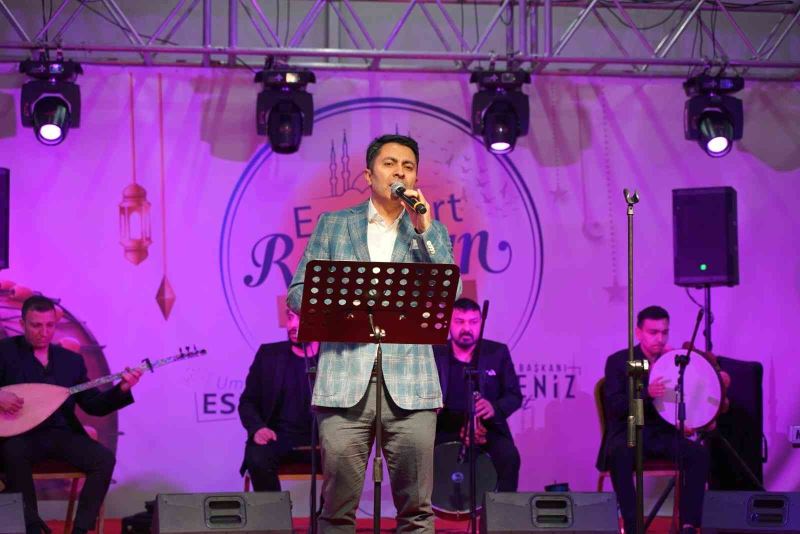 Esenyurt’ta Ramazan coşkusu Abdurrahman Önül konseri ile sona erdi
