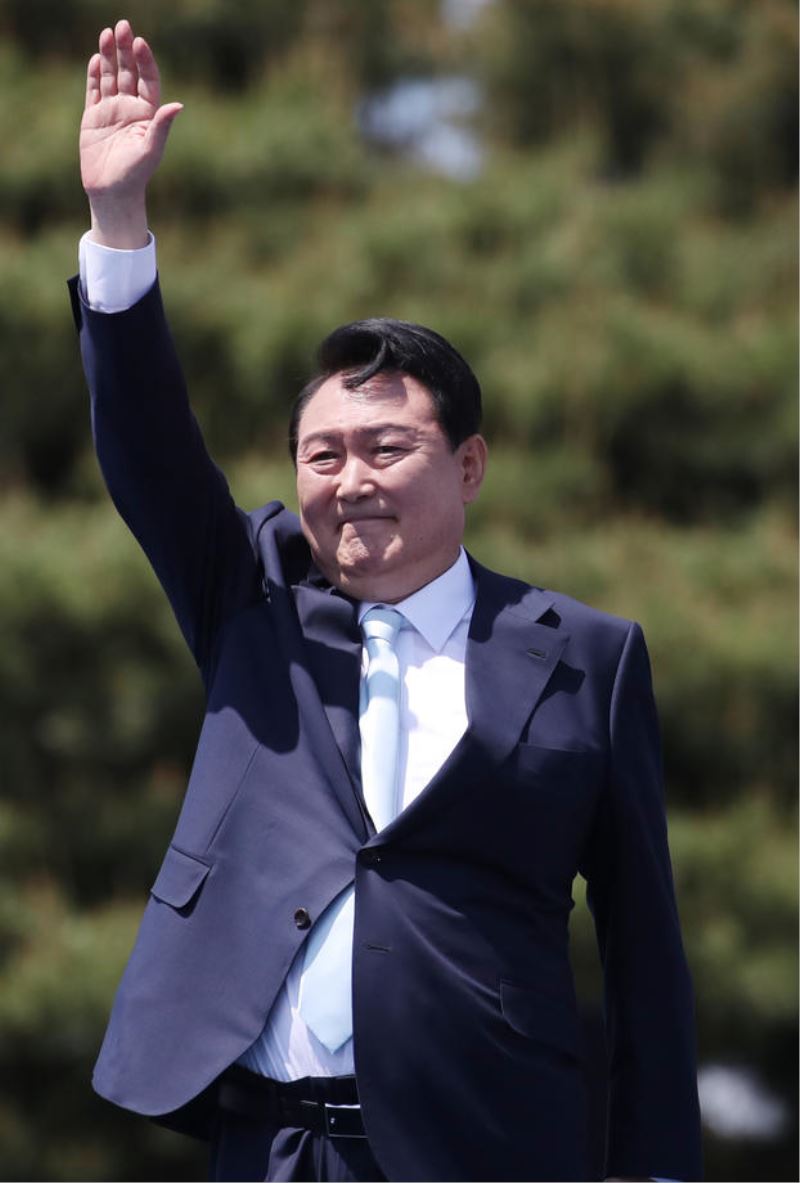 Güney Kore Devlet Başkanı seçilen Yoon Suk Yeol resmen göreve başladı
