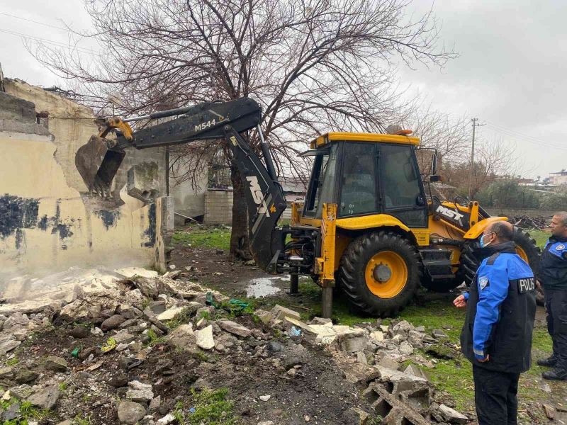 Osmaniye’de metruk binalar yıkılıyor