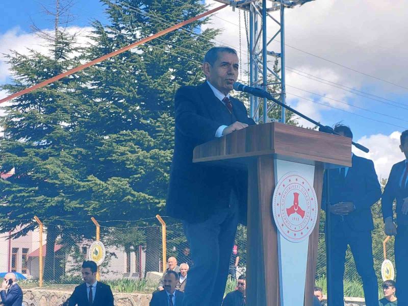 Galatasaray Kulübü eski başkanı Dursun Özbek’ten memleketine eğitim desteği

