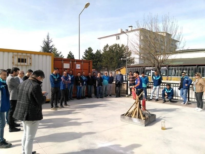 AFAD İl Müdürlüğü çeşitli kurumlarda bilgilendirmeler yapmaya devam ediyor
