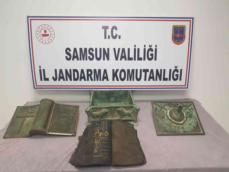 Samsun’da tarihi niteliğinde olduğu değerlendirilen İncil ve metal sanduka ele geçti
