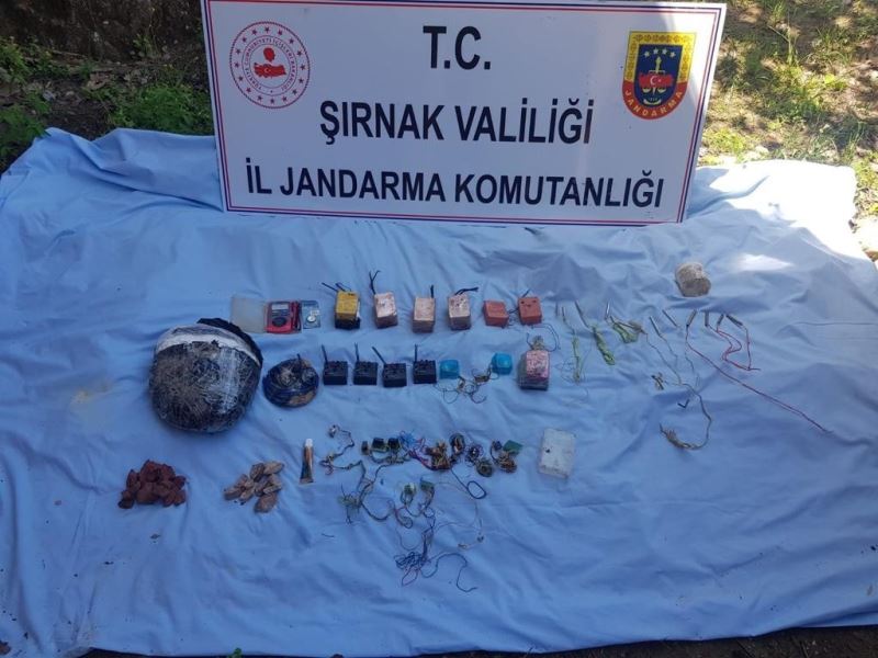 Şırnak’ta toprağa gömülü patlayıcı ve çok sayıda mühimmat bulunarak imha edildi
