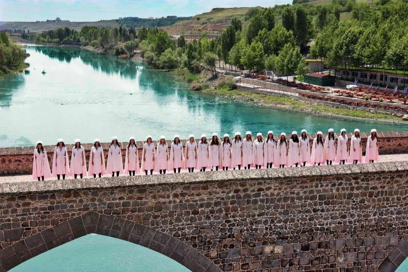 Diyarbakır’ın tarihi moda ile canlandı
