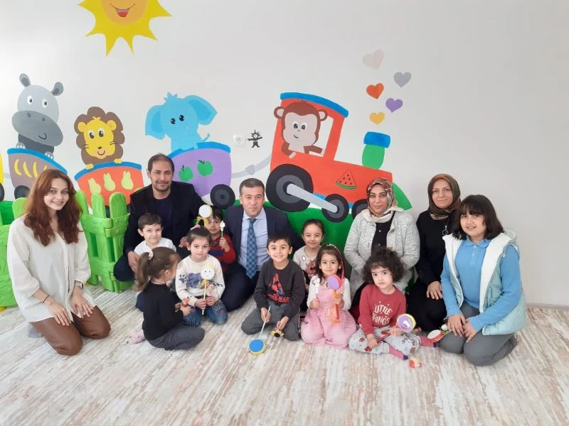 Atık malzemeler, hünerli ellerde oyuncaklara dönüştü
