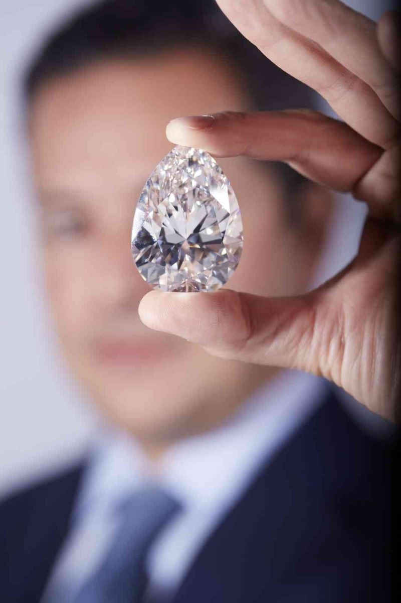 İsviçre’deki müzayedede 228,31 karatlık elmas yaklaşık 19 milyon dolara alıcı buldu

