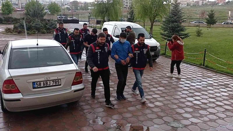 Yankesiciler Sivas polisine takıldı

