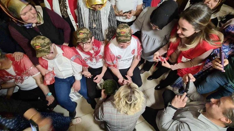 Karabük’te 5 engelliye asker kınası yakıldı
