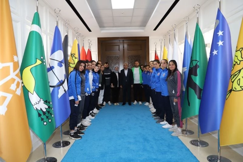 Bayan futbolculardan Başkan Güder’e 2.Lig sözü
