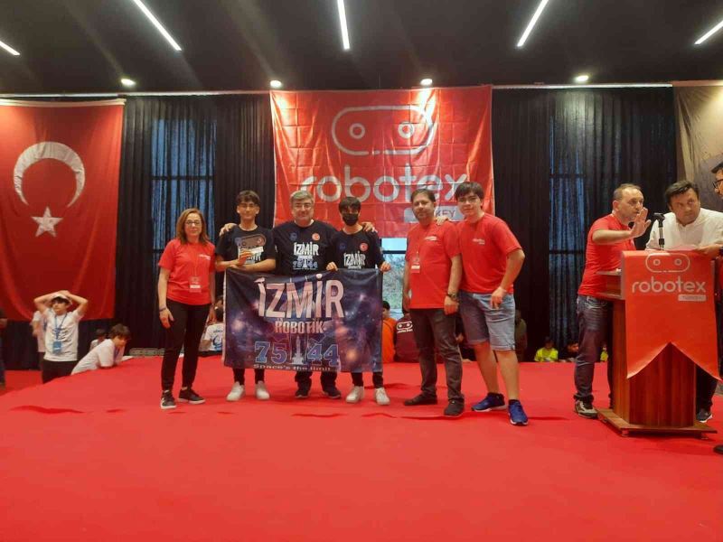 İzmirli öğrenciler Robotex Turkey’de 3 madalya kazandı
