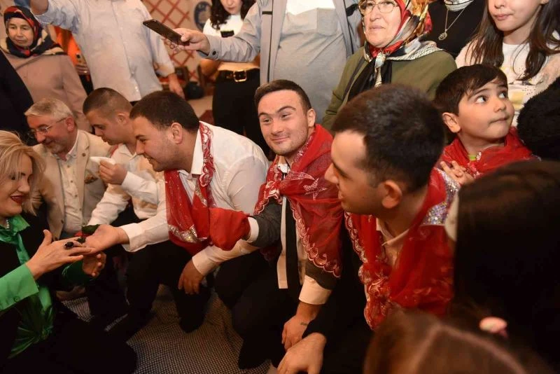 Engelli gençlere asker kınası yakıldı
