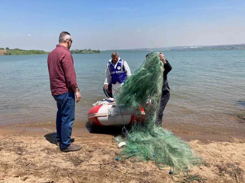 Büyükçekmece Gölü’nde yasadışı ticari balık avcılarına denetim
