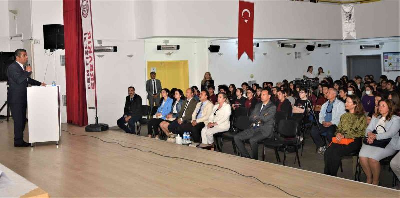 Anadolu Mektebi Yazar Okumaları öğrencilerle buluşuyor

