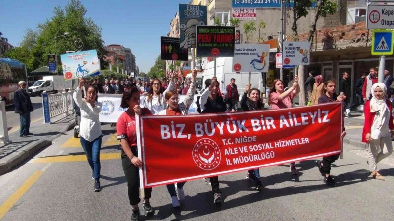 Engellilerden farkındalık yürüyüşü
