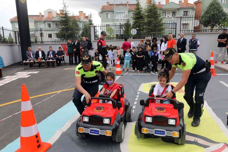 Yenimahalleli miniklere trafik eğitimi
