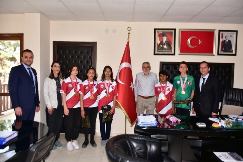 Başkan Bozkurt’tan Türkiye Şampiyonasına katılıcak öğrencilere moral ve destek
