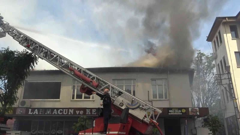 Bursa’da korkutan yangında alevler her yerden göründü
