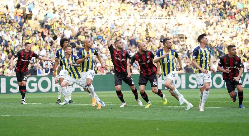Spor Toto Süper Lig: Fenerbahçe: 0 - Fatih Karagümrük: 0 (İlk yarı)