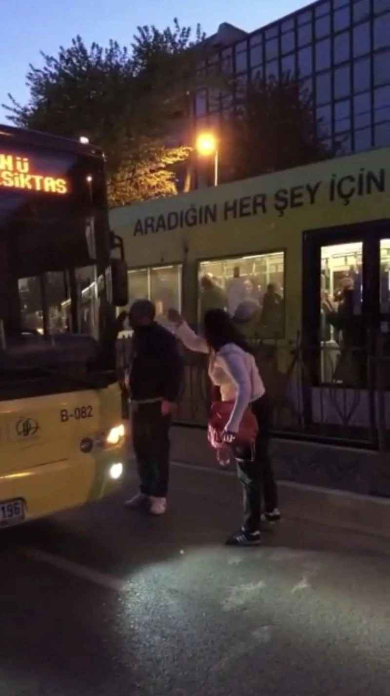 Beyoğlu’nda “beni sıkıştırdın” kavgası: İETT şoförüne yumrukla saldırıp küfretti
