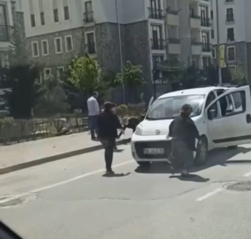 Bursa’da tekme ve tokatlı ’yol benim’ kavgası
