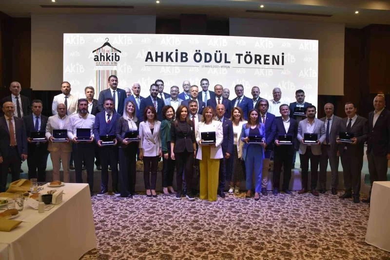 Tekin: “Hazır giyim ve konfeksiyon sektöre ihracat rekorlarına imza attı”
