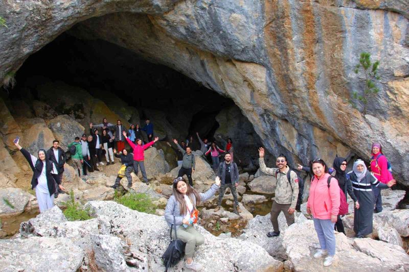 Doğa tutkunları Çamlık mağaralarına hayran kaldı
