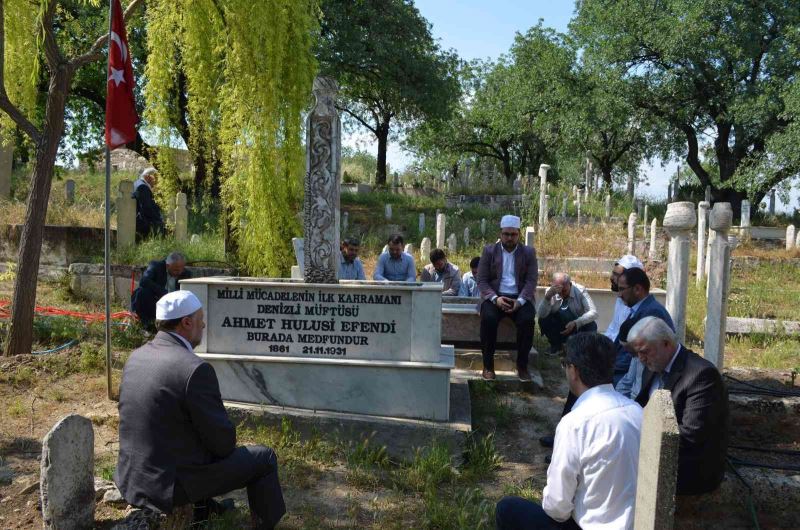 Müftü Ahmet Hulusi Efendi kabri başında anıldı
