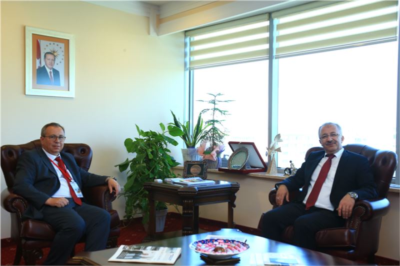 Cumhurbaşkanlığı Devlet Arşivleri Başkanı Ünal, Rektör Tabakoğlu ile bir araya geldi
