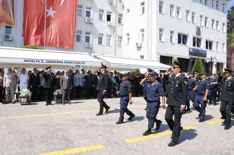 Antalya İl Jandarma Komutanlığında ‘özel bireylere’ Temsili Askerlik Töreni düzenlendi
