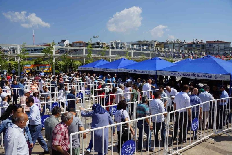 130 bin fideyi yarım saatte bitirdiler
