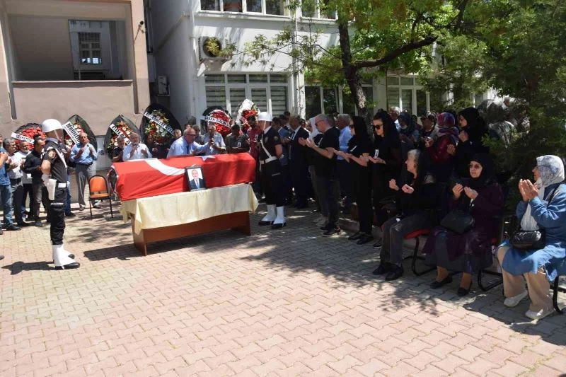 Emekli Vali Yardımcısı Aytekin, kansere yenik düştü
