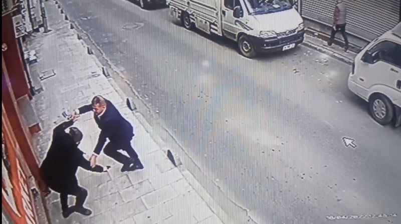 İstanbul’da dehşet anları kamerada: Yolda karşılaştığı kuzenini vurdu
